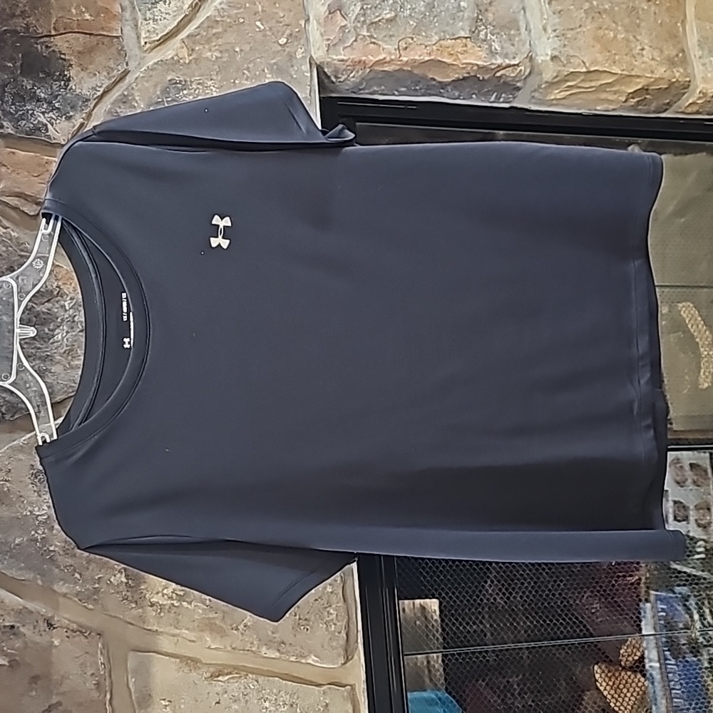 GUC Under Armour Black Tee Size 1X